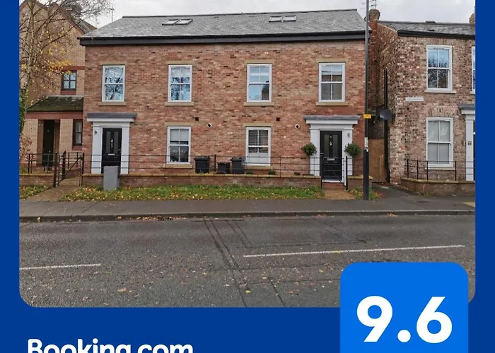 3 Bedroom Townhouse, Free Parking